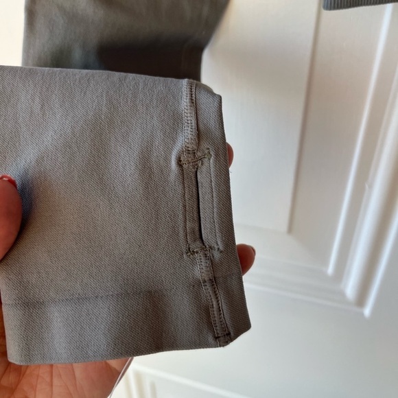 BOMBSHELL LONG SLEEVE FITTED CROPPED WORK OUT TOP - Picture 5 of 5